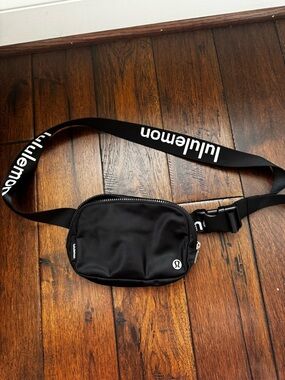 lululemon Black Everywhere Belt Bag